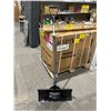 Image 2 : Co-op Gold Snow Pusher 21 Inch with Steel Wear Strip
