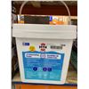Image 2 : HTH 3-Inch Chlorinating Pucks for Pool Care With 5.44 kg Weight