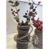 Image 2 : Decorative Rope-Wrapped Vases with Artificial Berry Stems
