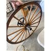 Image 3 : 19th-Century Wooden Wagon Wheel with Metal Hub and Gear Attachment