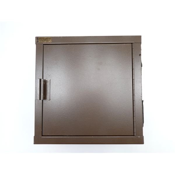 METAL GUN CABINET LOT