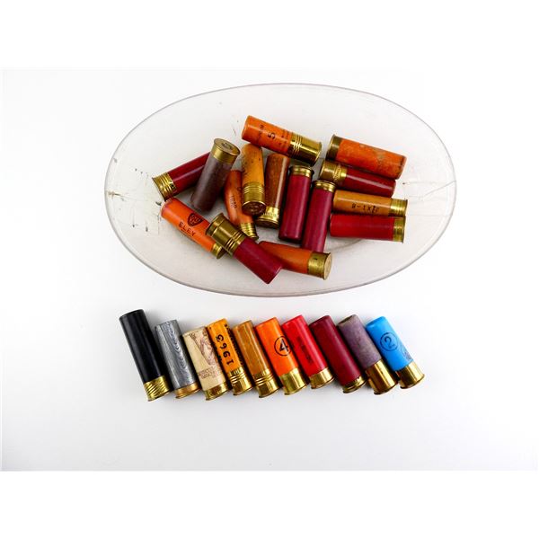 COLLECTIBLE ASSORTED 12 GAUGE / 16 GAUGE / 20 GAUGE SHOT SHELL AMMO AND NON-PRIMED SHOT SHELL HULL L