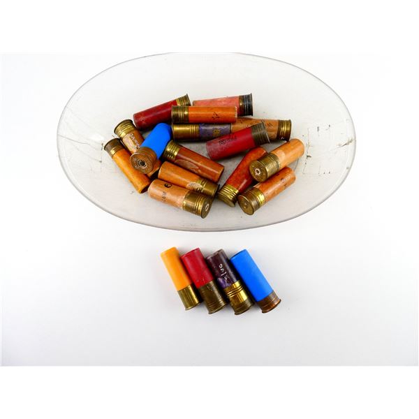 COLLECTIBLE ASSORTED 12 GAUGE / 20 GAUGE AND 28 GAUGE SHOT SHELL AMMO LOT