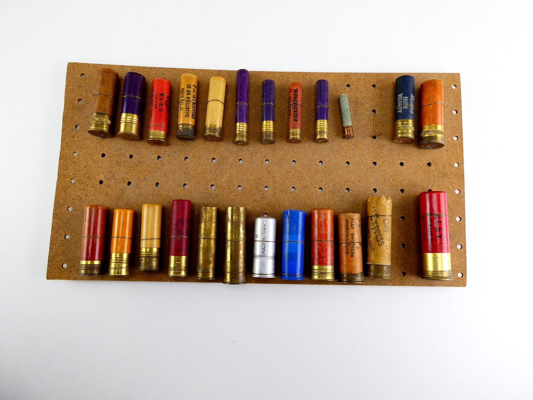 Shotshell Display ASSORTED SHOT SHELL AMMO AND DUMMY RND DISPLAY BOARD LOT