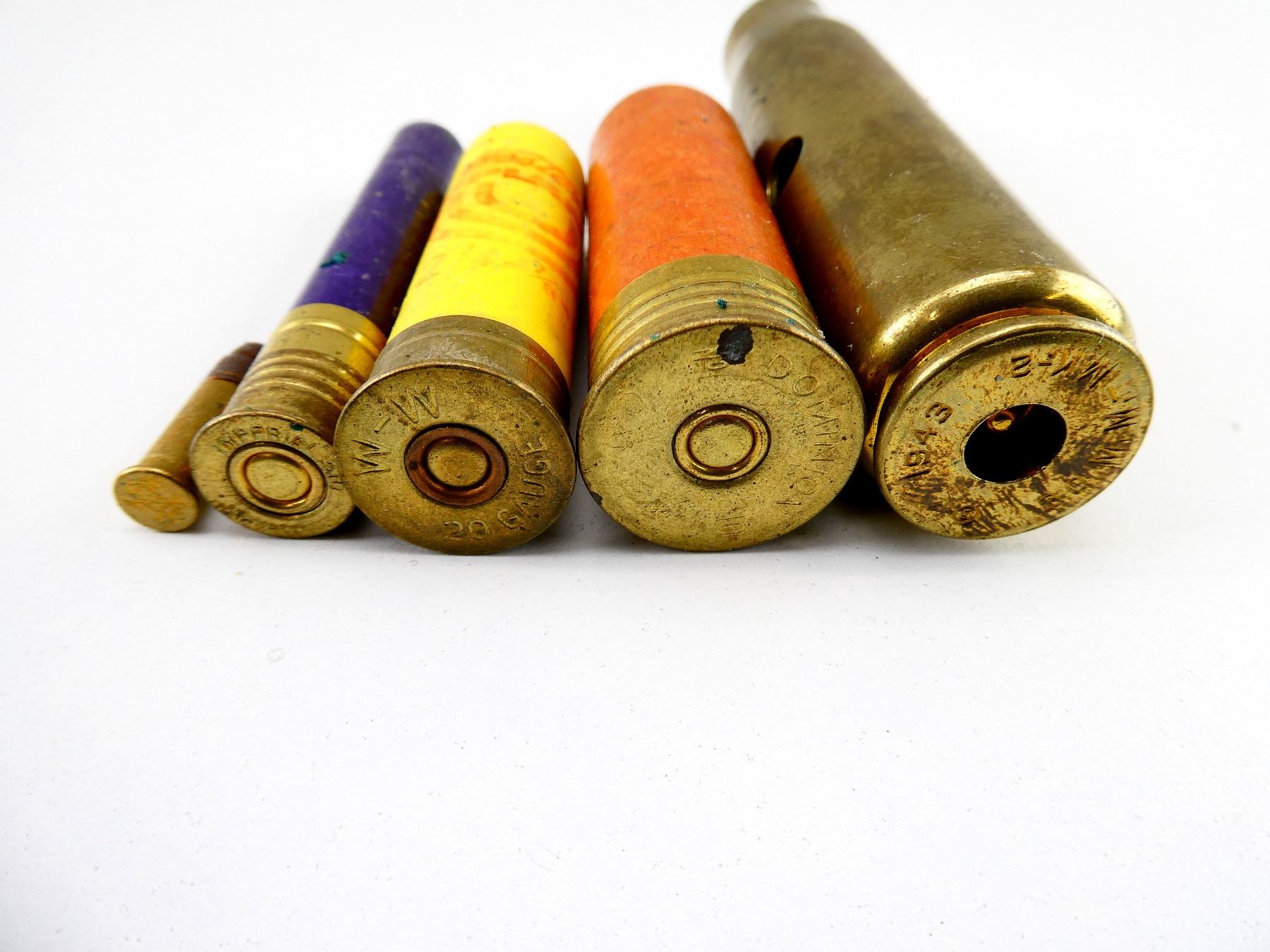 Hull And Shell Inventory ASSORTED AMMO / PRIMED SHOT SHELL HULL AND NON PRIMED BRASS CASES LOT