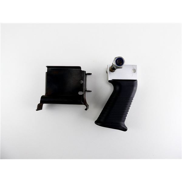 UNKNOWN MG 34 FEED TRAY AND PISTOL GRIP LOT