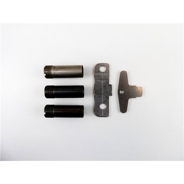 ASSORTED UNKNOWN 20 GAUGE CHOKE AND WRENCH LOT