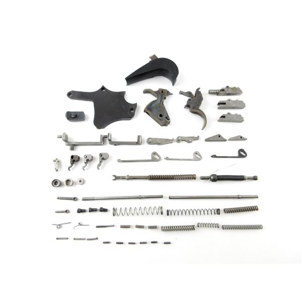 ASSORTED SMITH & WESSON .38 SPL / .357 MAG REVOLVER PARTS LOT