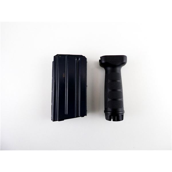 UNKNOWN AR-15 / M-4 5.56MM / .223 REM MAGAZINE AND DANIEL DEFENSE VERTICAL GRIP LOT