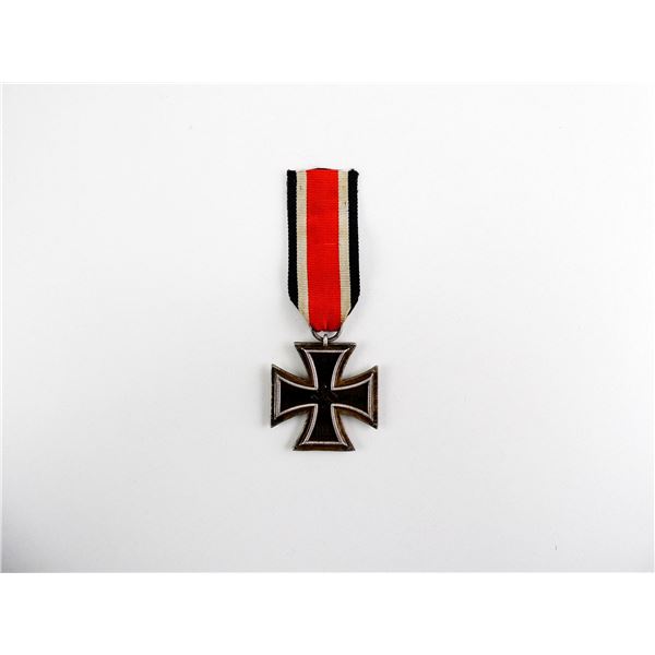 WWII GERMAN MILITARY IRON CROSS MEDAL