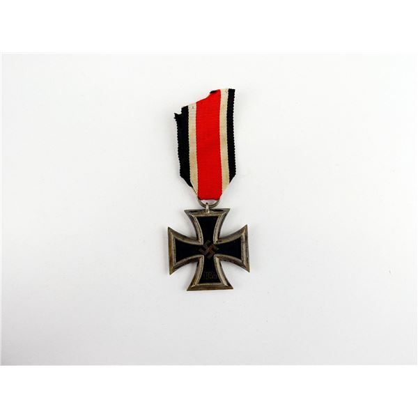 WWII GERMAN IRON CROSS 2ND CLASS MEDAL