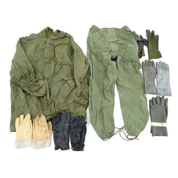 ASSORTED CANADIAN MILITARY CLOTHING LOT