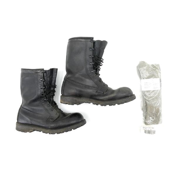 CANADIAN MILITARY COMBAT BOOTS AND SOCKS LOT