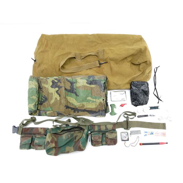 ASSORTED MILITARY / MILITARY STYLE DUFFLE BAG, EQUIPMENT BELT, PONCHO, ETC. LOT
