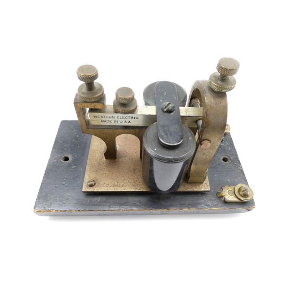 UNKNOWN MILITARY STYLE MORSE CODE DEVICE