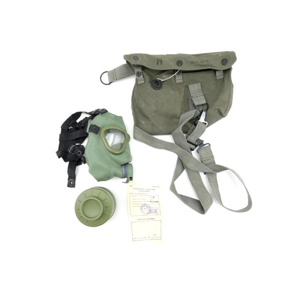 YUGOSLAVIAN M-59 GAS MASK KIT