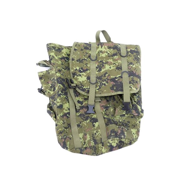 CANADIAN MILITARY STYLE CAMO BACKPACK