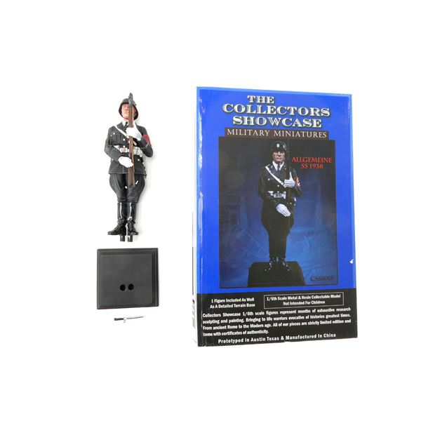 THE COLLECTORS SHOWCASE MILITARY MINIATURES FIGURINE
