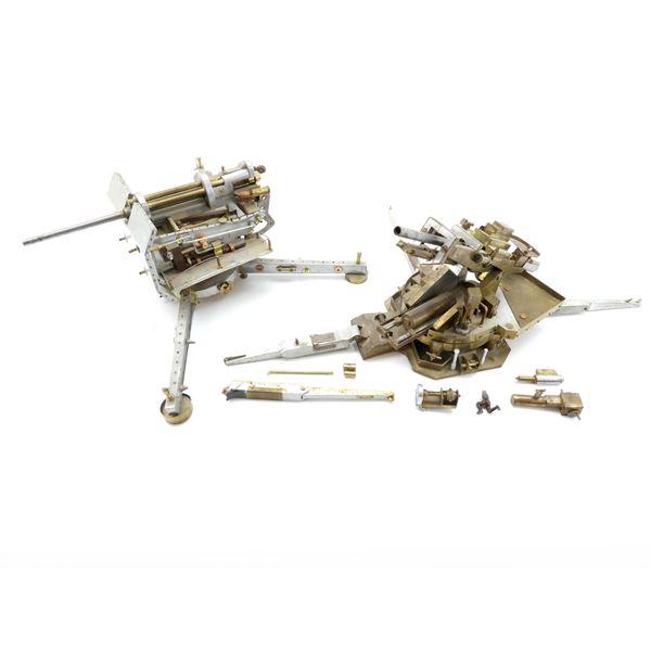 ASSORTED ARTILLERY / ANTI-TANK GUN MODELS LOT