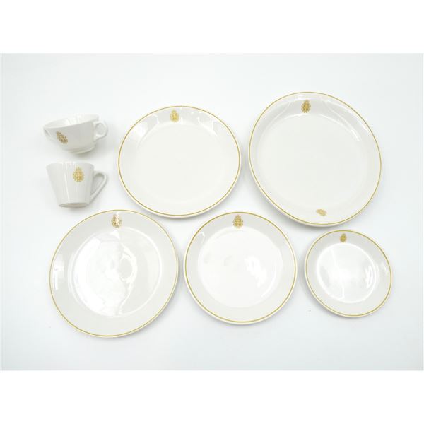 CANADIAN MILITARY DISHWARE SET