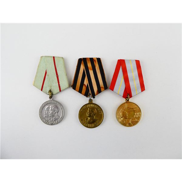 ASSORTED WWII RUSSIAN MILITARY MEDALS LOT