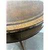 Image 2 : Round Claw Foot Table