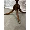 Image 5 : Round Claw Foot Table