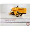Image 3 : New Holland TX34 Combine with Corn Header (Scale 1:42)