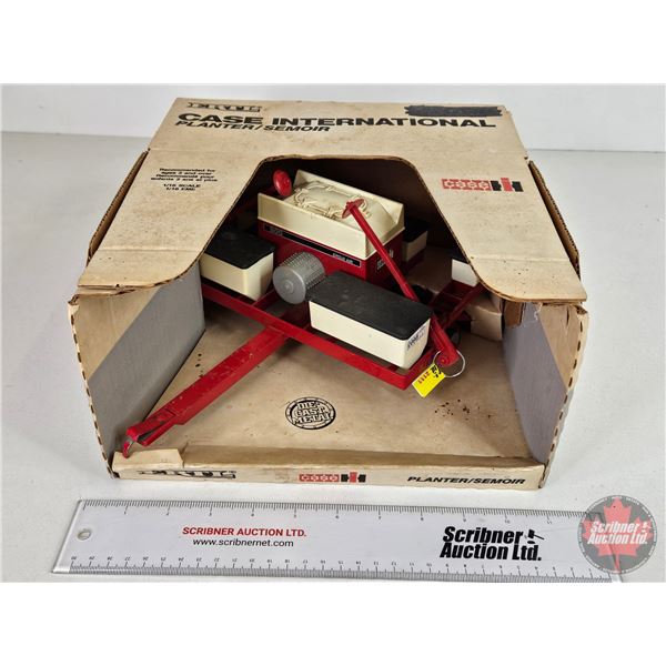 CASE International Planter (ERTL) (Scale 1:16) (Box Measures : 5-5/8"H x 10-3/4"W x 11-1/2"D)