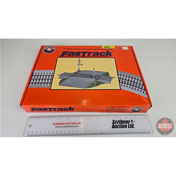 LIONEL FastTrack : Grade Crossing with Flashers 6-12052 (Box Measures : 1-1/2"H x 13-1/4"W x 9-3/4"D