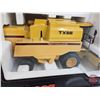 Image 4 : New Holland TX66 Combine : Collection Gold (ROS) (Scale 1:32) (Box Measures : 7"H x 15"W x 8-1/2"D)