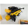 Image 2 : New Holland CR Twin Rotor Combine : 2005 Farm Show Edition (ERTL) (Scale 1:64) (Box Measures : 4"H x