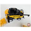 Image 3 : New Holland CR Twin Rotor Combine : 2005 Farm Show Edition (ERTL) (Scale 1:64) (Box Measures : 4"H x