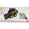 Image 2 : New Holland L170 Skid Steer w/ Kobelco KeyKlasp (Scale 1:32) (Box Measures : 5"H x 4"W x 3"D)