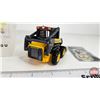 Image 4 : New Holland L170 Skid Steer w/ Kobelco KeyKlasp (Scale 1:32) (Box Measures : 5"H x 4"W x 3"D)
