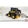 Image 5 : New Holland L170 Skid Steer w/ Kobelco KeyKlasp (Scale 1:32) (Box Measures : 5"H x 4"W x 3"D)