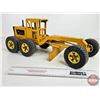 Image 3 : Tonka Grader (Repainted) (Measures : 7"H x 8"W x 16-1/2"L)