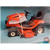 Image 3 : Kubota Lawn Tractor : T1870 (Scale 1:24) (Box Measures : 3-1/2"H x 6"W x 3-1/2"D)