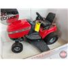 Image 3 : Massey Ferguson Lawn & Garden Tractor (ERTL) (Scale 1:16) (Box Measures : 4-1/4"H x 7-1/4"W x 4-1/2"