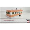 Image 3 : Rail King By M.T.H. Electric Trains : Mobile Home (Salmon & White) ("O" Scale) (Box Measures : 7-1/4