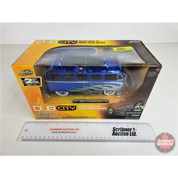 Dub City Model Kit : 1962 Volkswagen Bus (Jada Toys) (Scale 1:24) (Box Measures : 6-1/2"H x 10-3/4"W