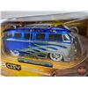 Image 3 : Dub City Model Kit : 1962 Volkswagen Bus (Jada Toys) (Scale 1:24) (Box Measures : 6-1/2"H x 10-3/4"W
