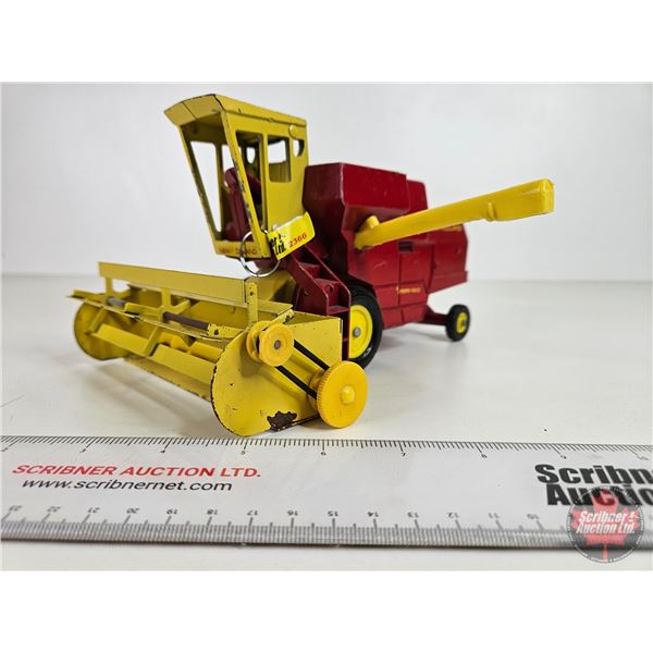 New Holland Sperry Rand Combine (ERTL) (Scale 1:32)