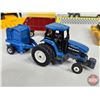 Image 5 : New Holland Farm Equipment & Tractor Trailer (Scale 1:64)