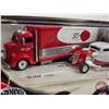 Image 4 : Hot Wheels So-Cal Speed Shop : '38 Ford Truck & '34 Ford 5-Window c/w Display Case (Scale 1:64) (Box