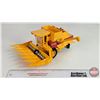 Image 2 : New Holland TR85 Combine (Britains) (Plastic & Diecast) (Scale 1:32)
