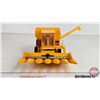 Image 3 : New Holland TR85 Combine (Britains) (Plastic & Diecast) (Scale 1:32)