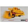 Image 8 : New Holland TR85 Combine (Britains) (Plastic & Diecast) (Scale 1:32)