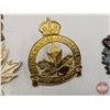 Image 21 : Canadian Militaria Collector Group : Incl.  - Rank Insignias - Badges - Magazine Ads