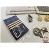Image 4 : Canadian Militaria Collector Group : Incl.  - Rank Insignias - Badges - Magazine Ads